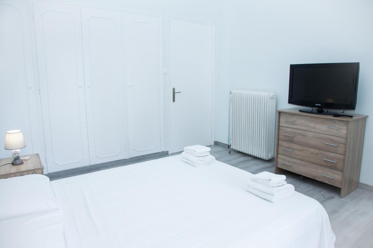 Sunny And Minimal Apt In Glyfada With 3 Bdrm Athene Buitenkant foto