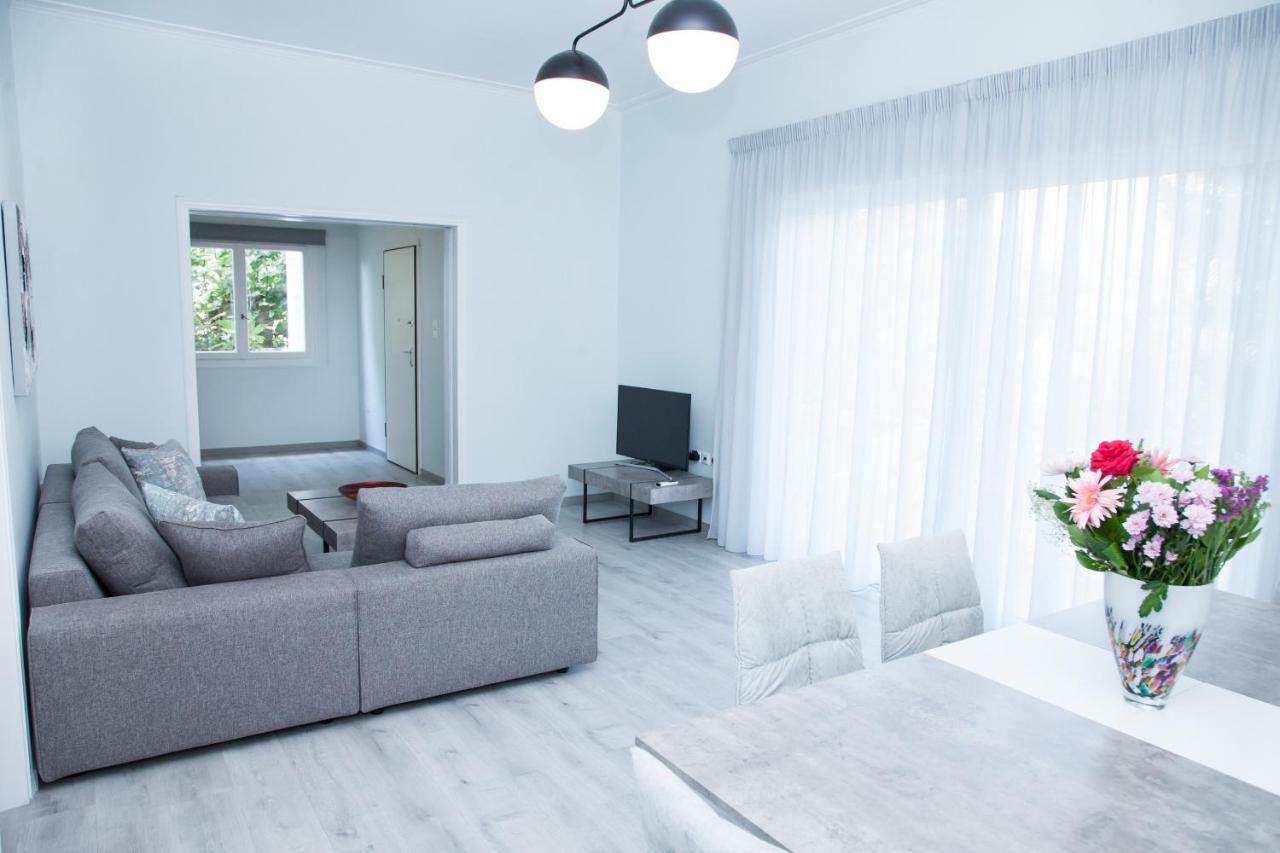 Sunny And Minimal Apt In Glyfada With 3 Bdrm Athene Buitenkant foto