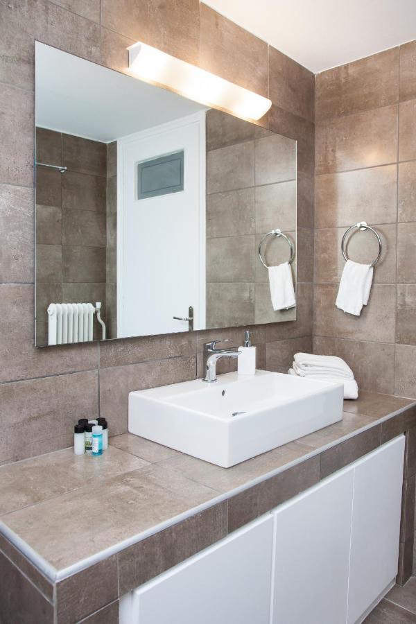 Sunny And Minimal Apt In Glyfada With 3 Bdrm Athene Buitenkant foto