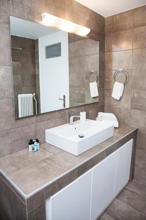Sunny And Minimal Apt In Glyfada With 3 Bdrm Athene Buitenkant foto